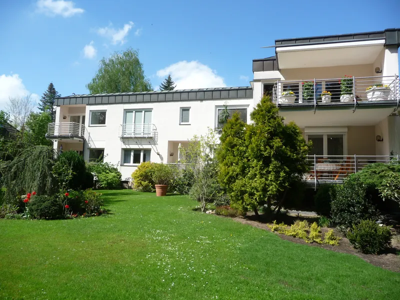 Außergewöhnliche 3-Zimmer-Wohnung mit großer Terrasse in Berlin-Hermsdorf, 1. Obergeschoss — photo 1